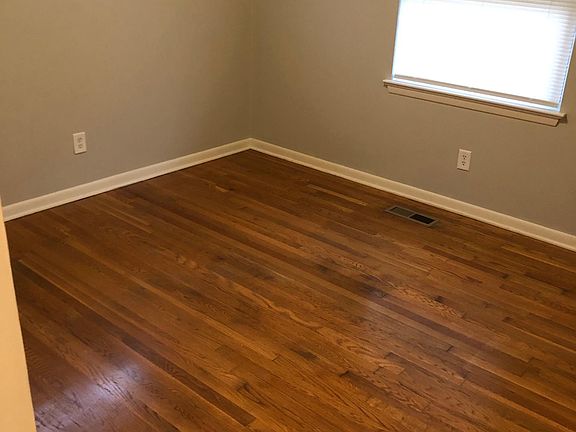 4th image of 90 Waverly Dr