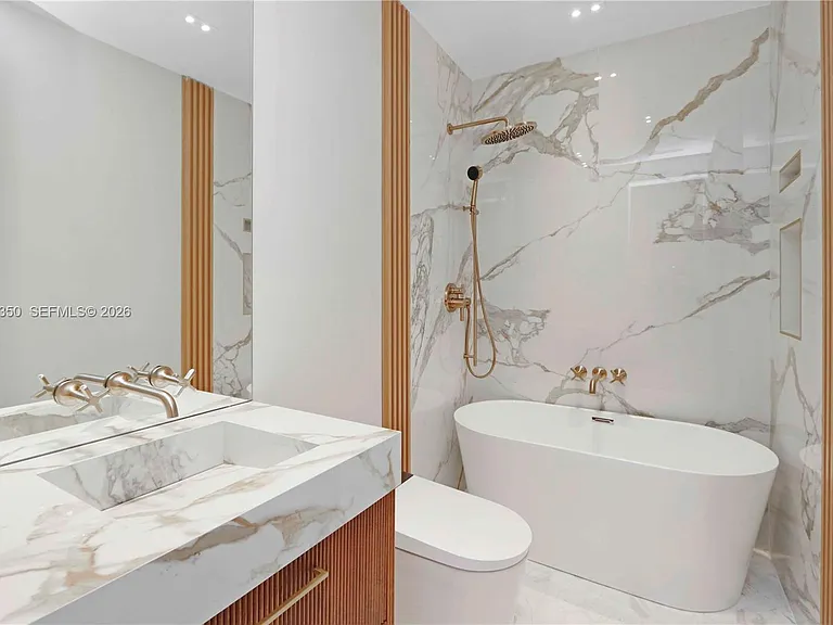 330 SW 19th Rd — Photo 32