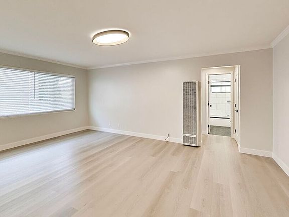 3rd image of 1249 Oak Grove Ave APT 5