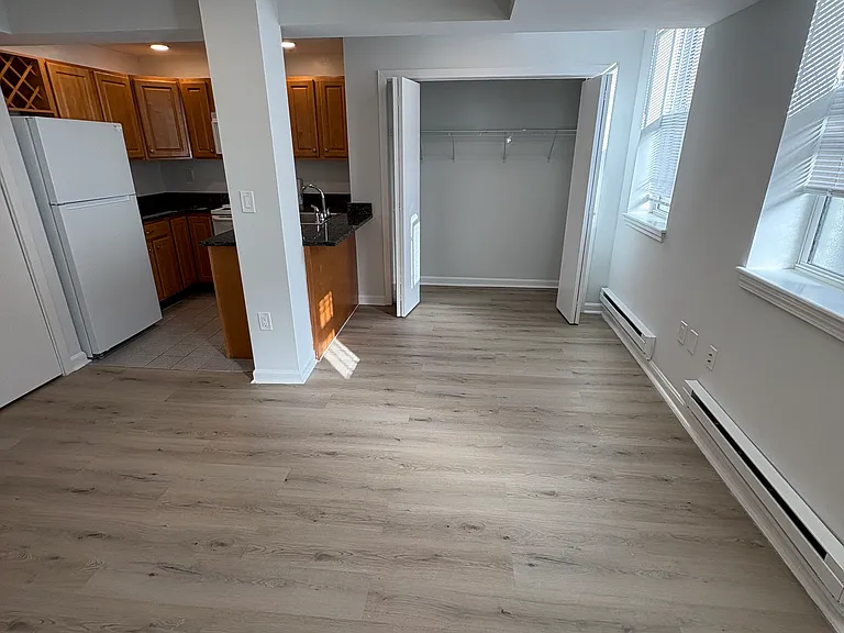 28 Queensberry St #4 — Photo 5