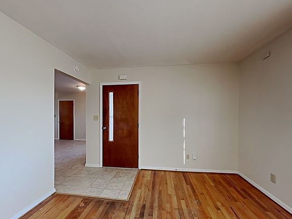 3rd image of 708 Dunbar Dr