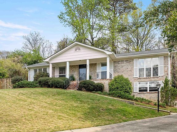 3rd image of 3511 Valley Cir
