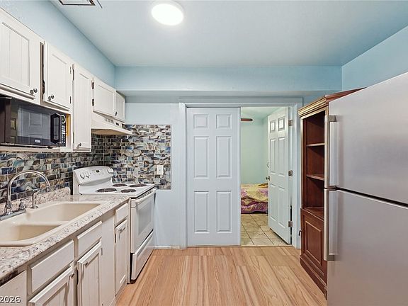 2nd image of 3978 Voxna St