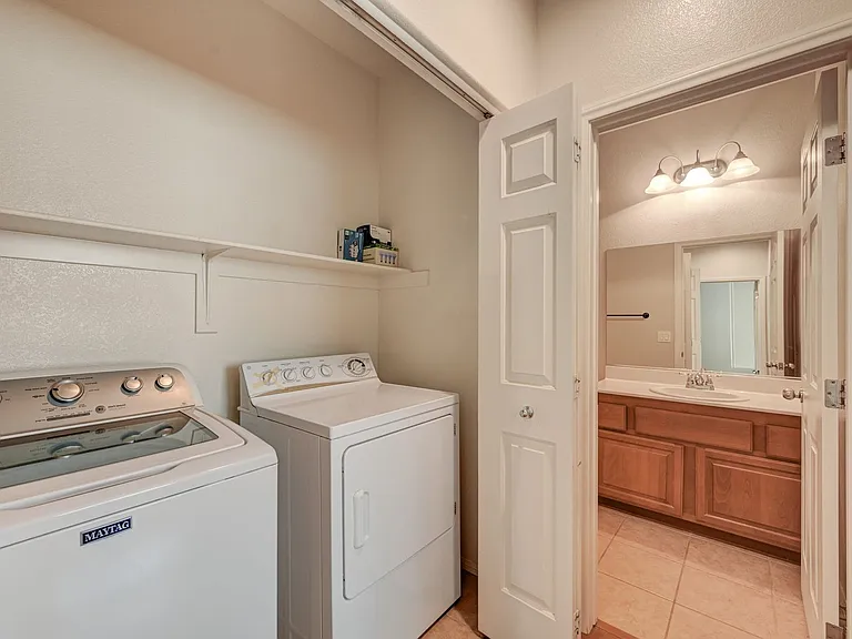 4421 Desert Home Ave — Photo 38