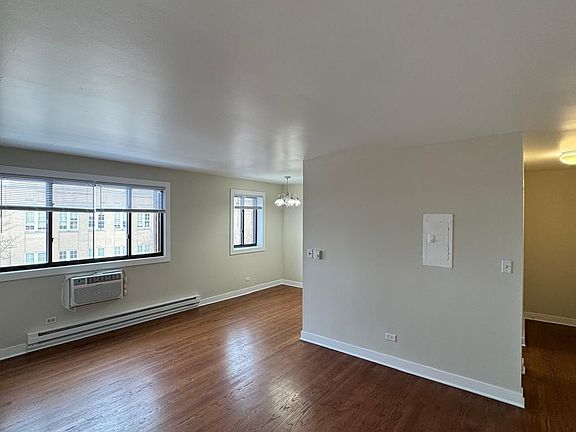 2nd image of 5841 N Winthrop Ave APT 204