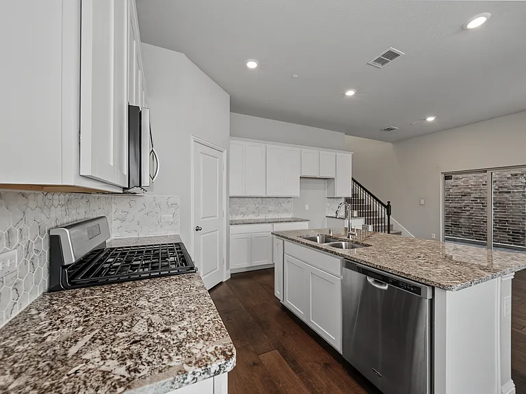 7513 Sunset Blvd — Photo 19