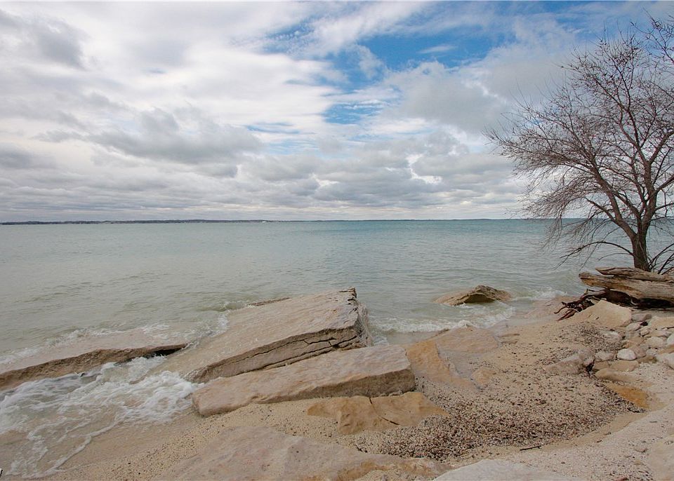 1st image of E Lakeshore