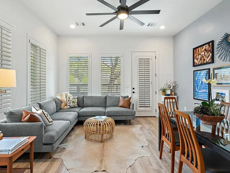 618 Montopolis Dr — Photo 10