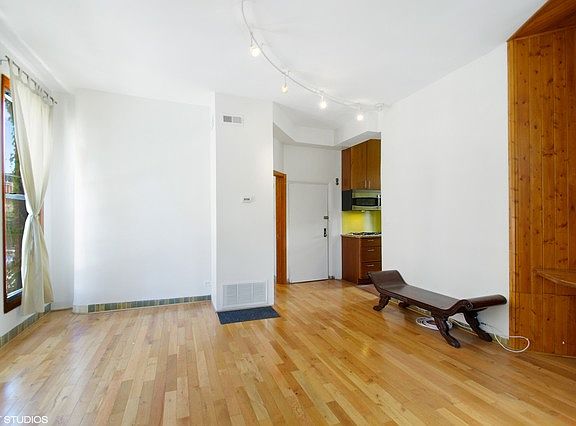 5th image of 1854 N Lincoln Ave #2