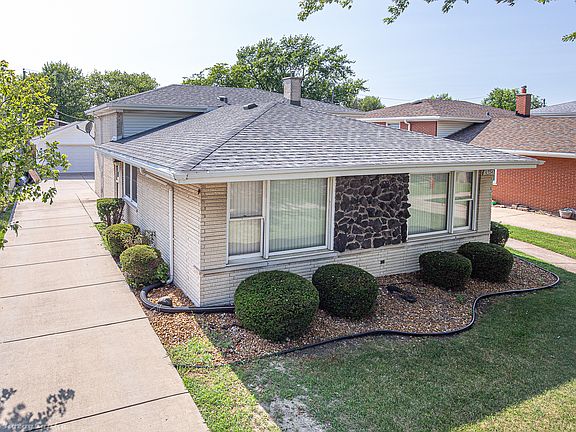 2nd image of 10324 Lockwood Ave