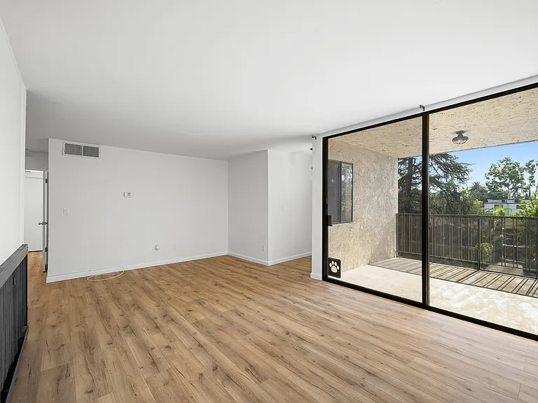 125 N Allen Ave #203 — Photo 5