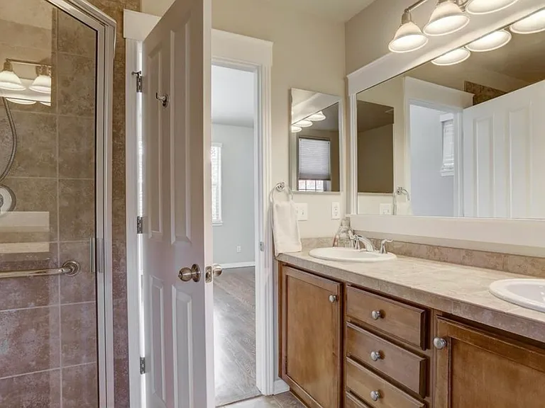 3177 Geneva Ct — Photo 12