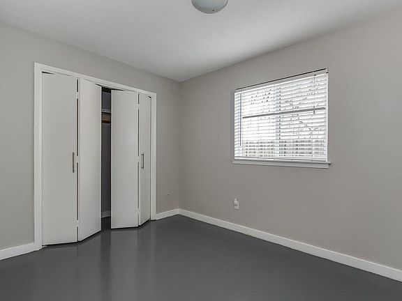 4th image of 2302 E Side Dr APT 13
