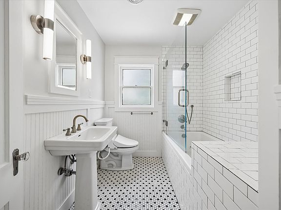 3rd image of 6629 Wildwood Way