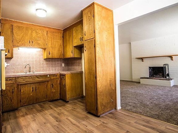 3rd image of 2129 Helen Ave