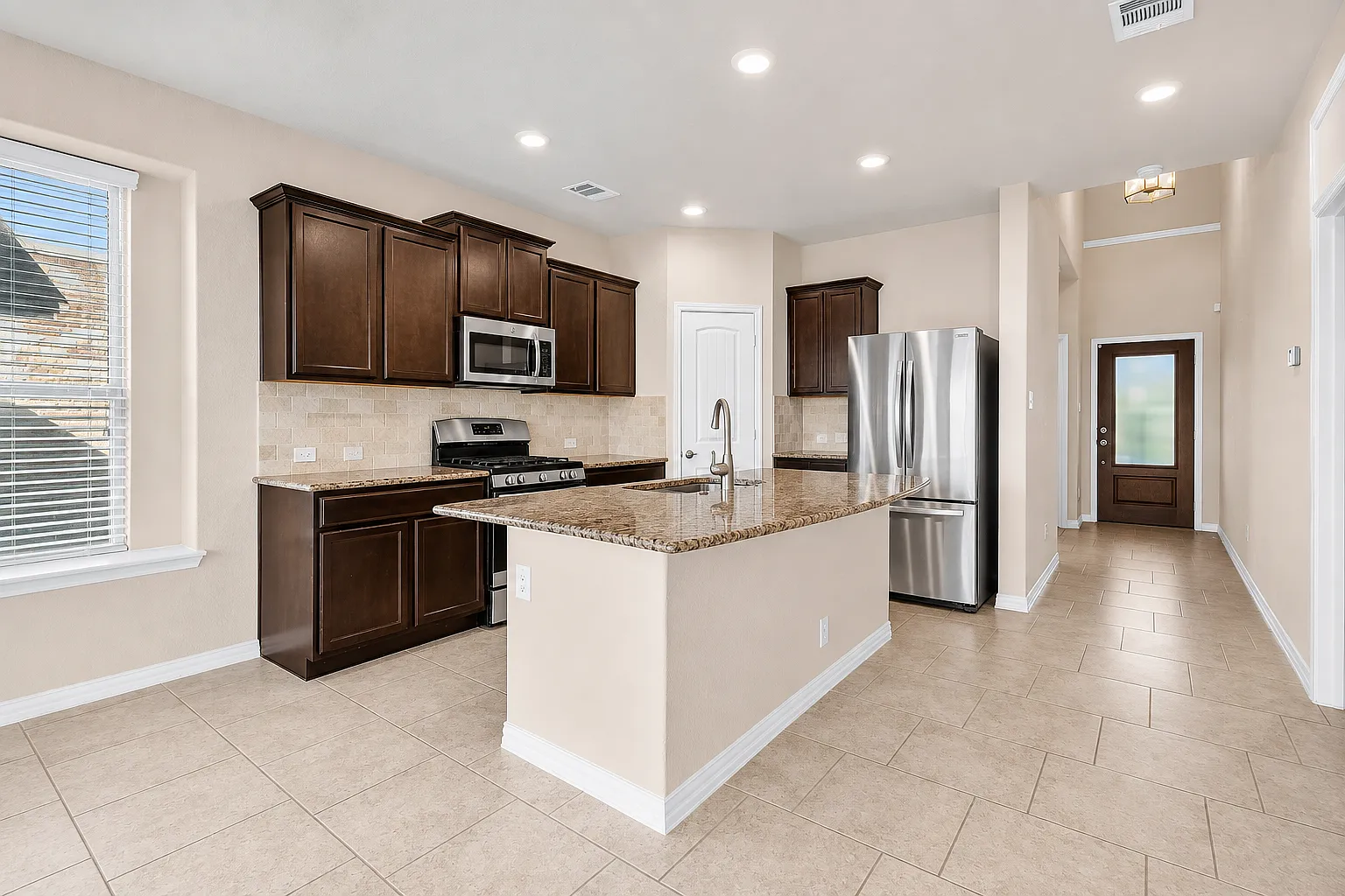 5 bed, 2.5 bath, 2743 sqft, $2,462 — Photo 4