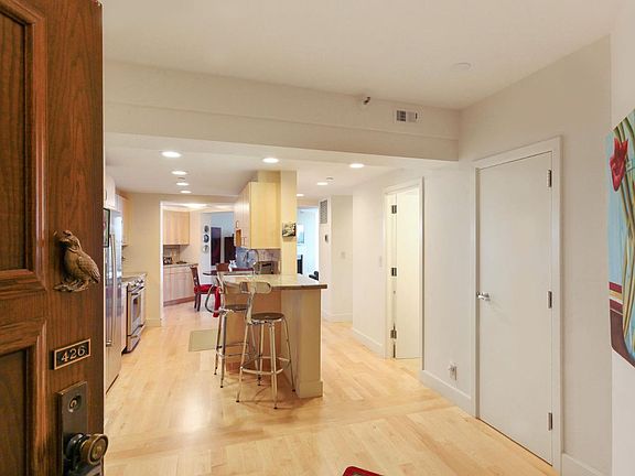 4th image of 555 Laurel Ave APT 426