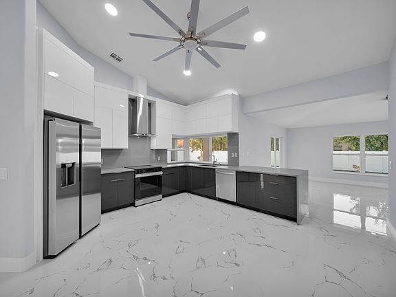 3rd image of 3827 Agualinda Blvd