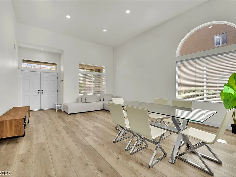 2560 Sundew Ave — Photo 30