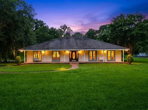 127 Beau Coteau Pkwy, Broussard, LA 70518
