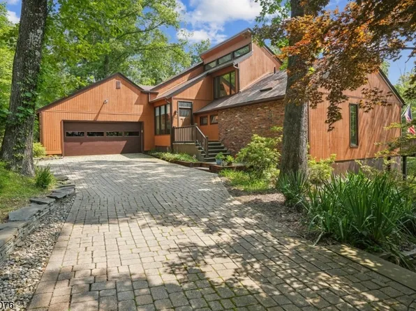 12 Forest Dr, Hampton Twp., NJ 07860