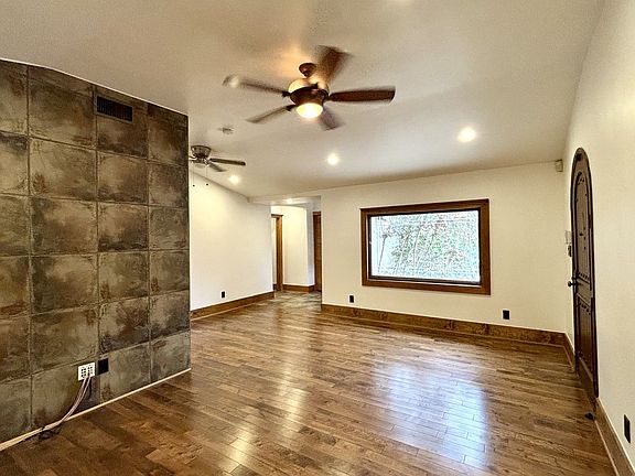 4th image of 2221 Loma Vista Pl