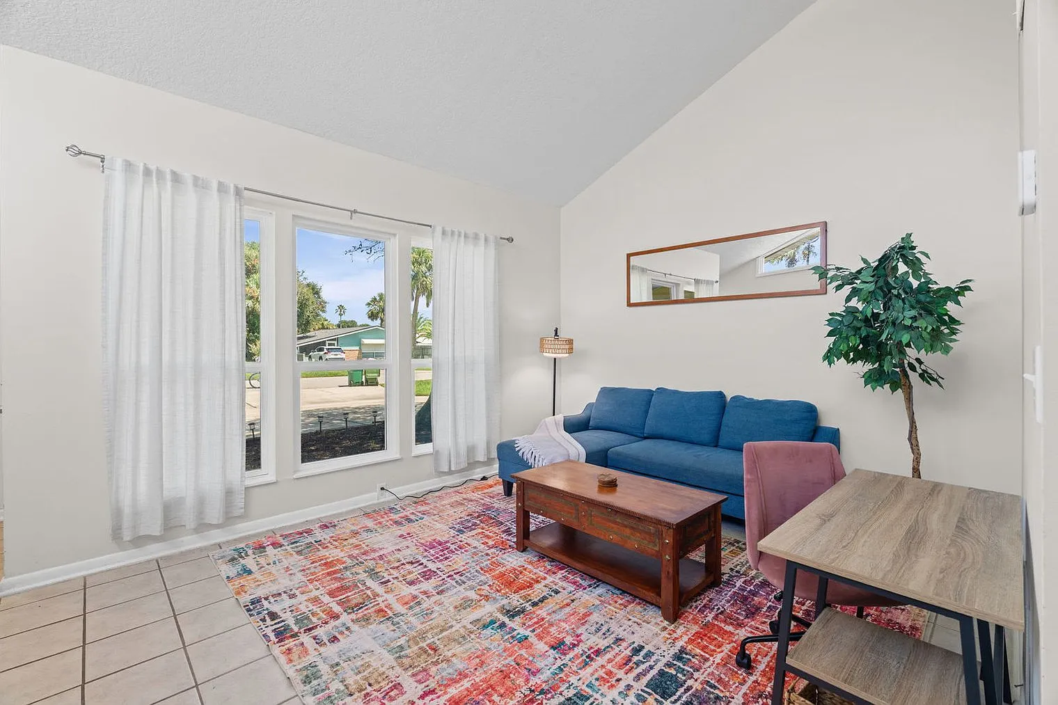 3 bed, 2.0 bath, 1291 sqft, $3,447 — Photo 3