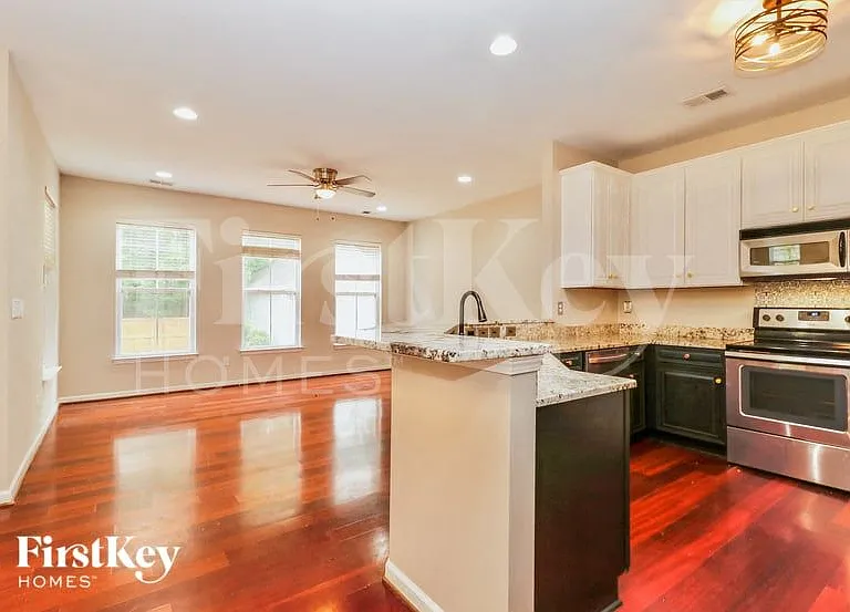 577 Delafield Dr — Photo 8
