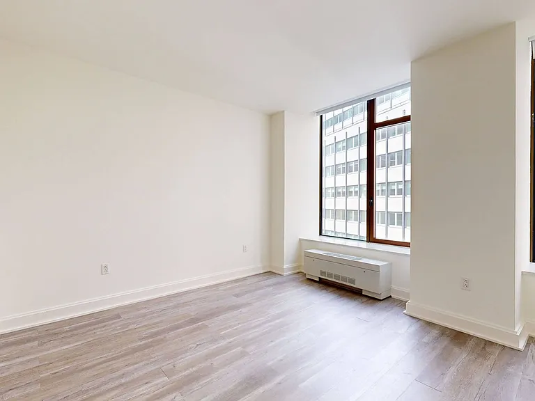 10 Hanover Square — Photo 173