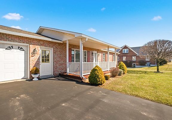 4th image of 248 Ord St