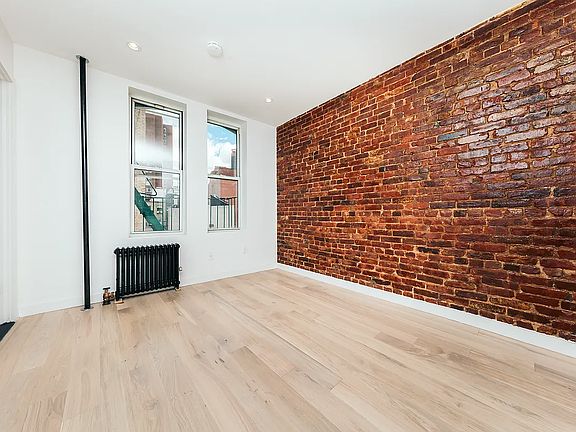 2nd image of 19 Doyers St #D