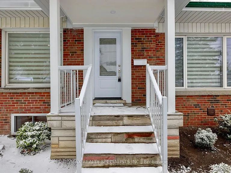 43 Firwood Cres — Photo 2