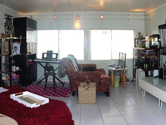 4th image of 601 Hermitage St #601