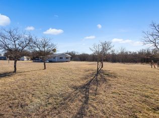 305 Cheyenne Dr, Runaway Bay, TX 76426