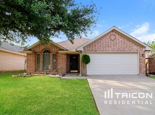 1082 Roundrock Dr, Saginaw, TX 76179
