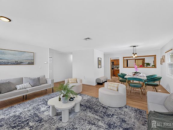 5th image of 26 Inglewood Ln