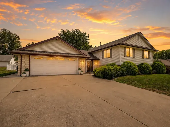1516 Broadway St, Pella, IA 50219