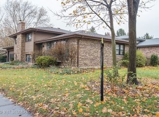 576 Eletson Dr, Crystal Lake, IL 60014