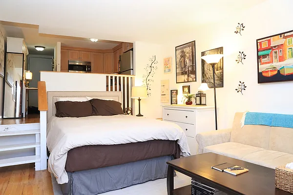 Sold by Redfin Real Estate | media 6