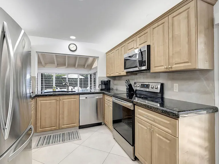 902 Foxpointe Cir — Photo 20