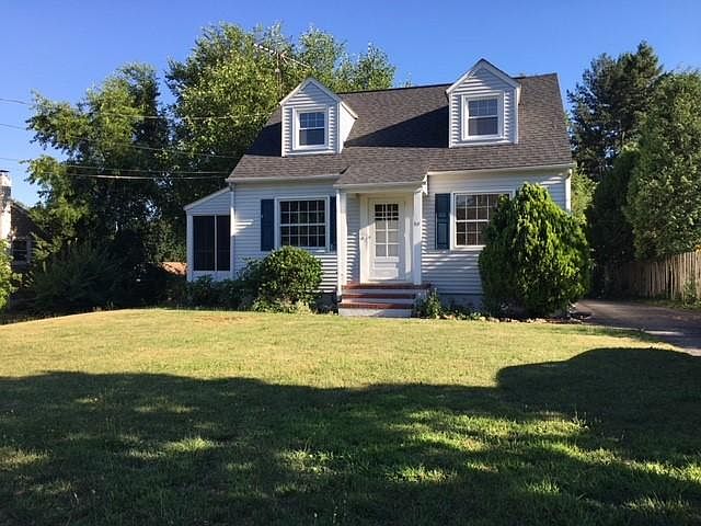 FOR RENT - TRADITIONAL 3 BEDROOM CAPE COD STYLE HOME ON QUIE