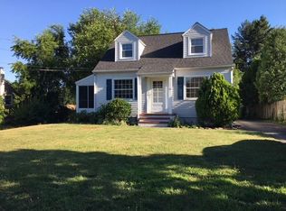 26 Fairview Ave, Clinton, NJ 08809