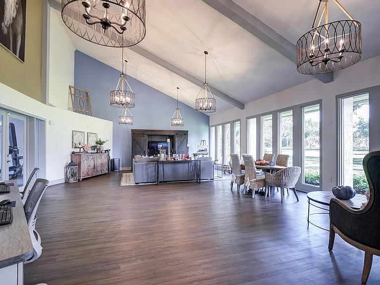 L'Estancia Apartment Homes — Photo 18