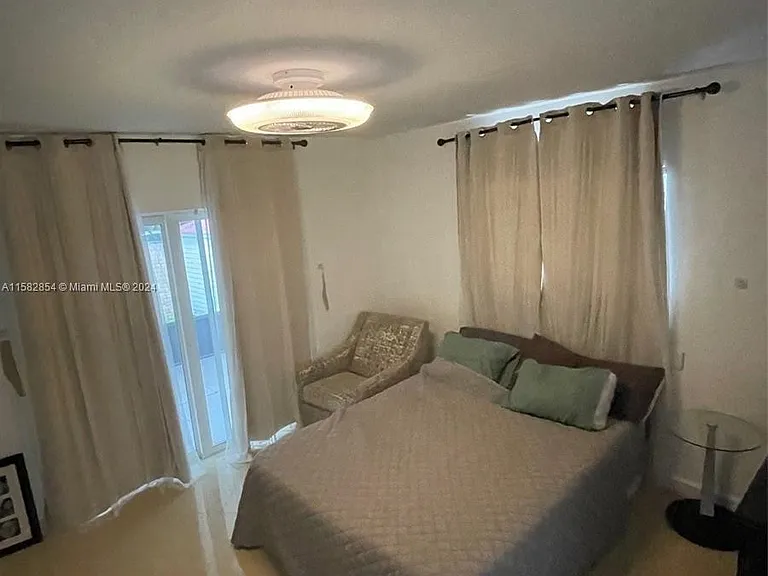 4920 SW 27th Ave — Photo 6