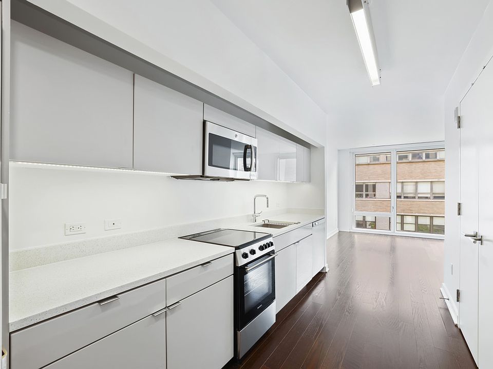 1st image of 400 W 113th St #906