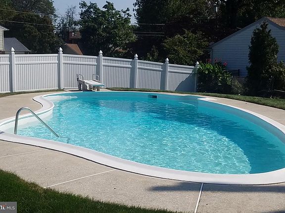 3rd image of 206 Waverly Rd