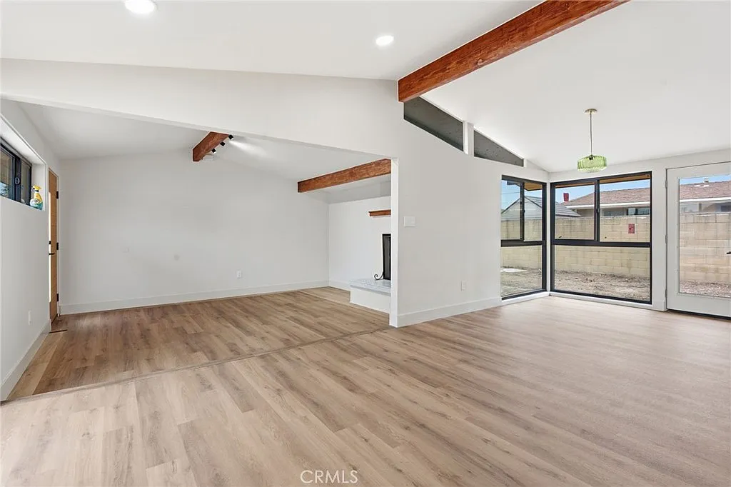 4 bed, 1391 sqft, $4,500 — Photo 4