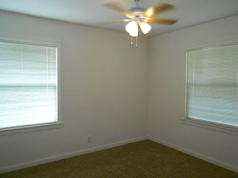 1214 W Pontiac Way — Photo 8