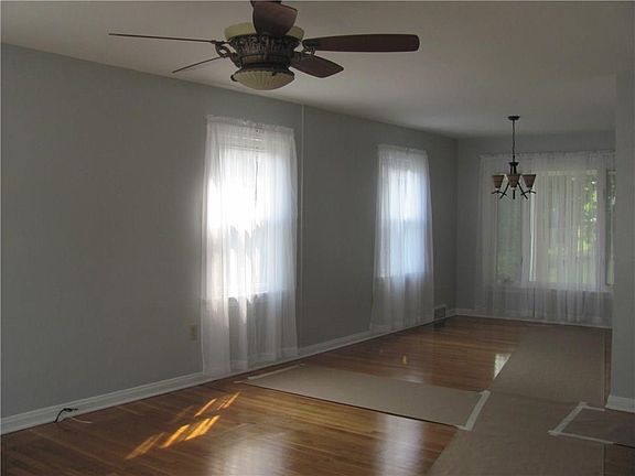 2nd image of 1017 Evergreen Dr