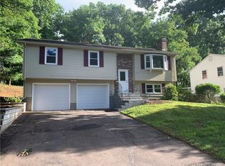 150 Stoneycrest Dr, Meriden, CT 06450